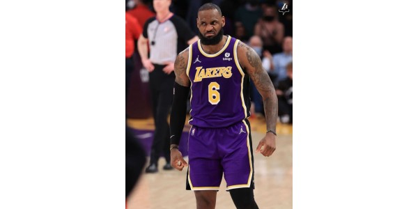 Los Angeles Lakersi 106-101 nad Utah Jazzom